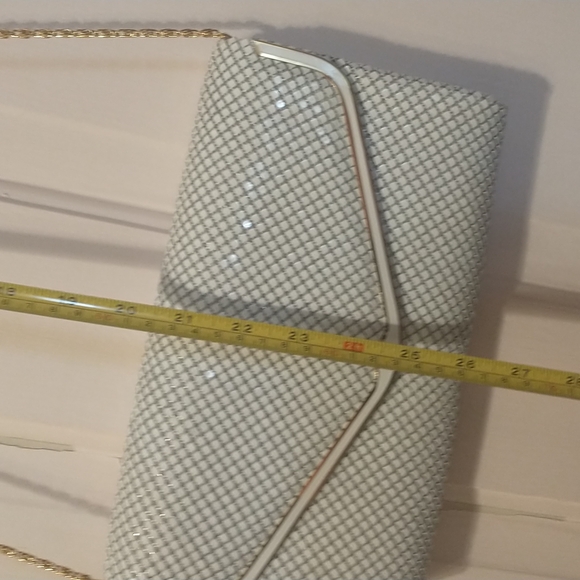 White chain mesh with gold strap purse no makers mark total hang length is 26in - Picture 7 of 8